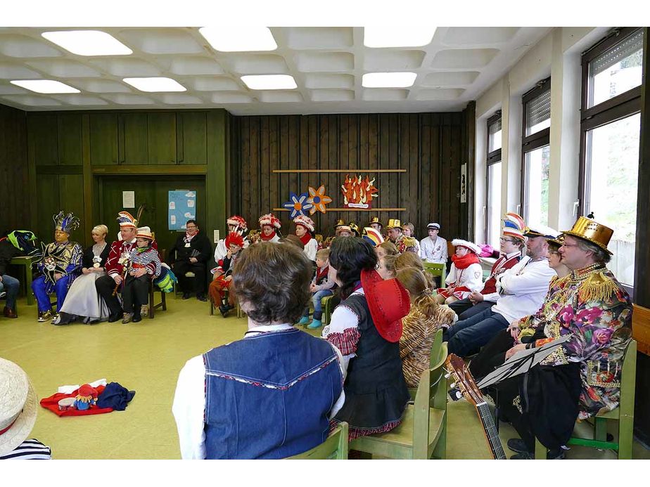 Naumburger Prinzenpaare mit Hofnarren besuchen den Kindergottesdienst (Foto: Karl-Franz Thiede)